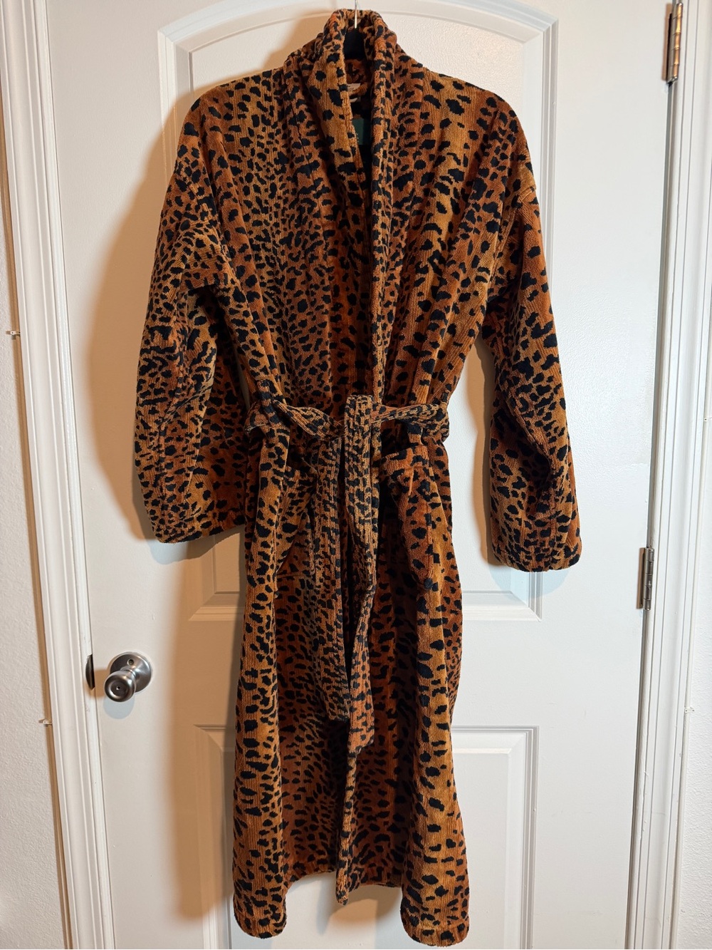 Kimpton Leopard Print Plush Robe - Brown & Black